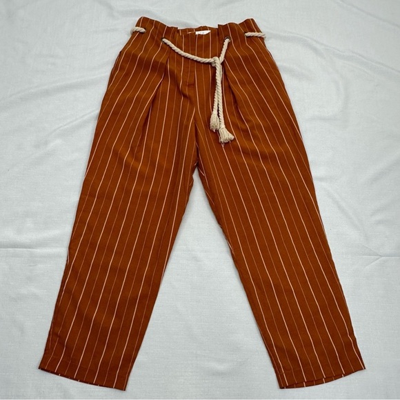 ASTR The Label size Medium Neo Rust High Waist Pleated Pinstripe Crop Pants - Picture 10 of 13